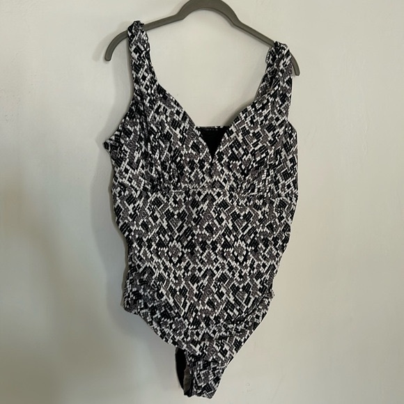 NWOT Coastal Blue 2X One Piece swimsuit - Picture 1 of 7